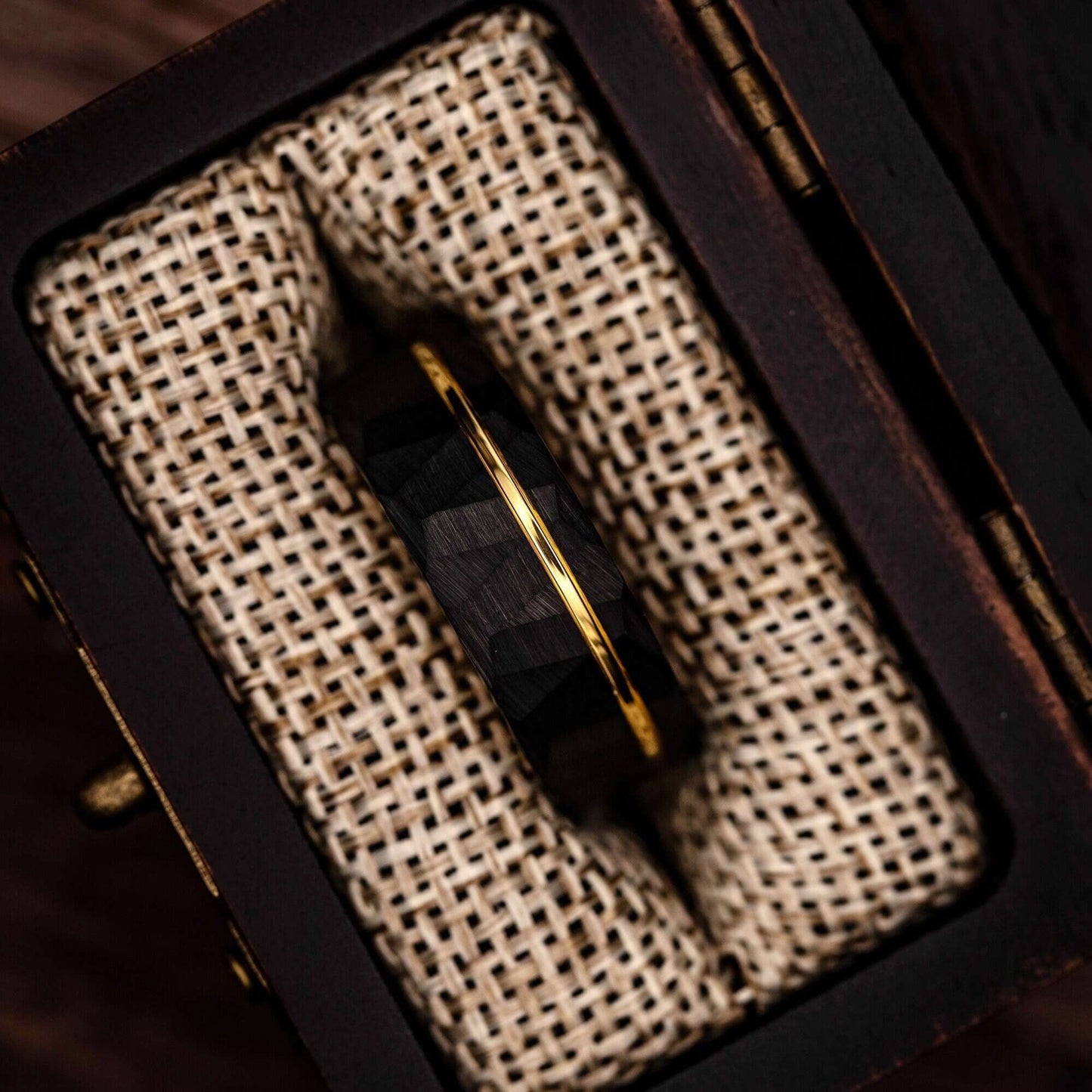 Stylish hammered black ring with yellow gold, ideal for a unique men's wedding band.