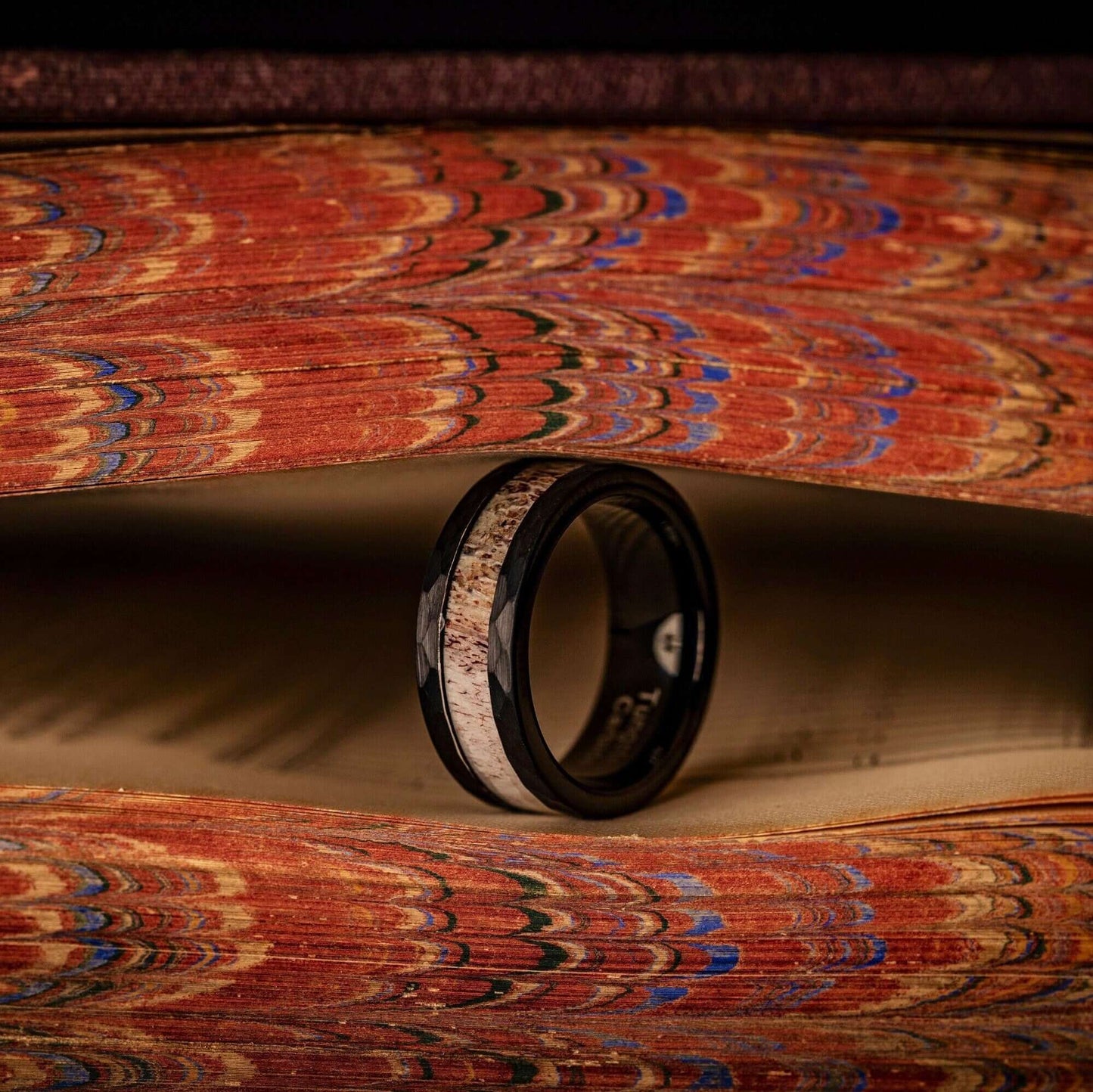 Distinctive antler wedding ring for men, combining ruggedness with elegance.