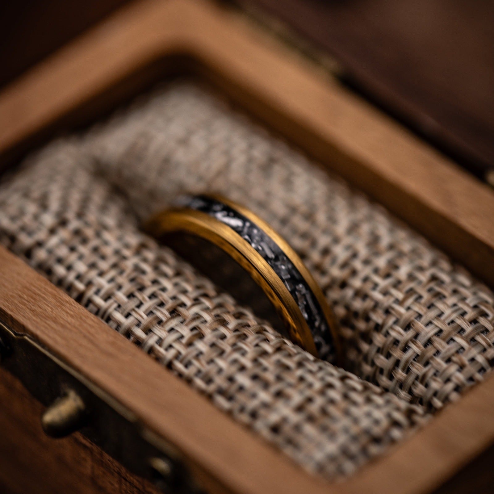 Gold with meteorite inlay women ring 4mm in ring box