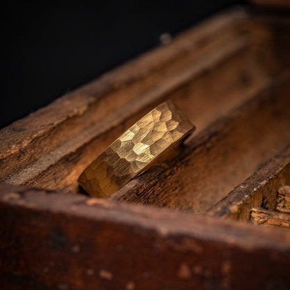 Stylish men's engagement ring featuring hammered gold detailing for a unique look.